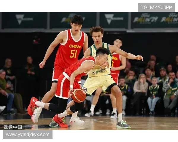 中国男篮迎战加拿大队全力争胜展现实力与团队精神