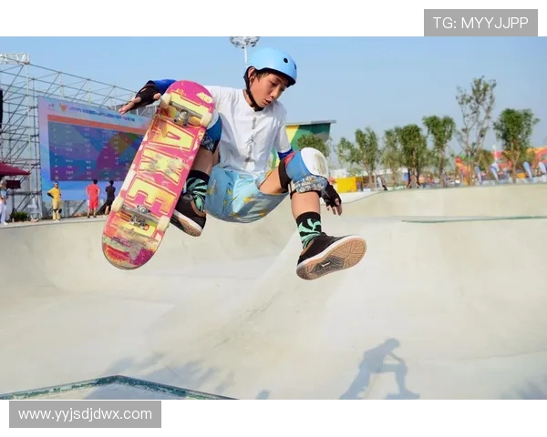 深圳极限运动队在滑板精英赛中以52分领先其他队伍展现强大实力 深圳极限运动队在滑板精英赛中以52分领先其他队伍展现强大实力